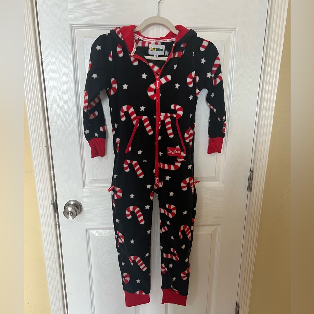 Holiday-themed kids fleece onesie size M